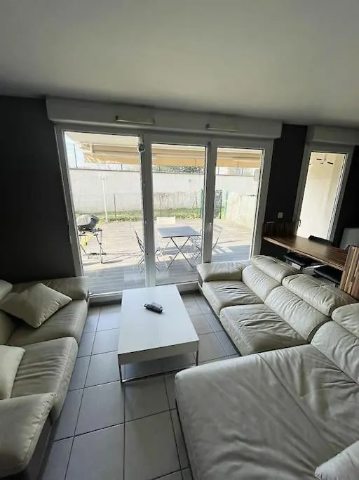 Apt. Entier 2 Chambres Eurexpo Garage Bron